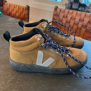 Women’s Veja Roraima High-Top Sneakers